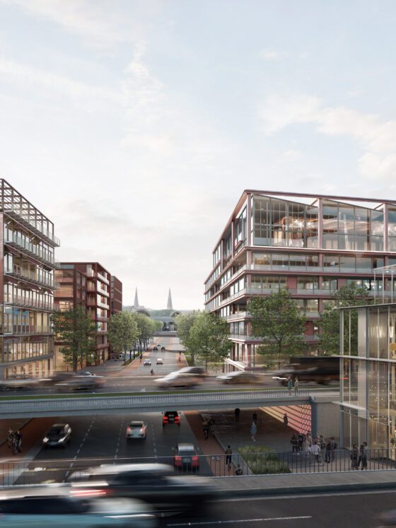 Eine moderne Stadtansicht mit mehreren Glas- und Stahlgebäuden auf beiden Seiten einer Hauptstraße. Im Vordergrund verläuft eine Brücke über eine unterirdische Straße, die von Autos befahren wird.